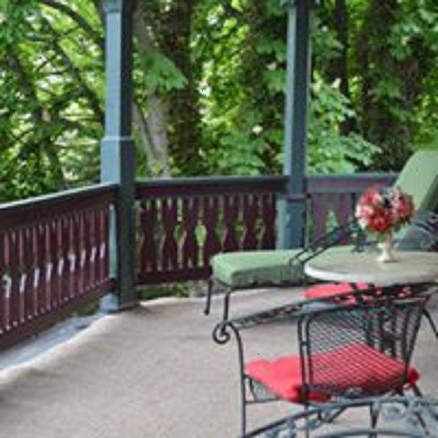 Bed & Breakfast Overlook Mansion